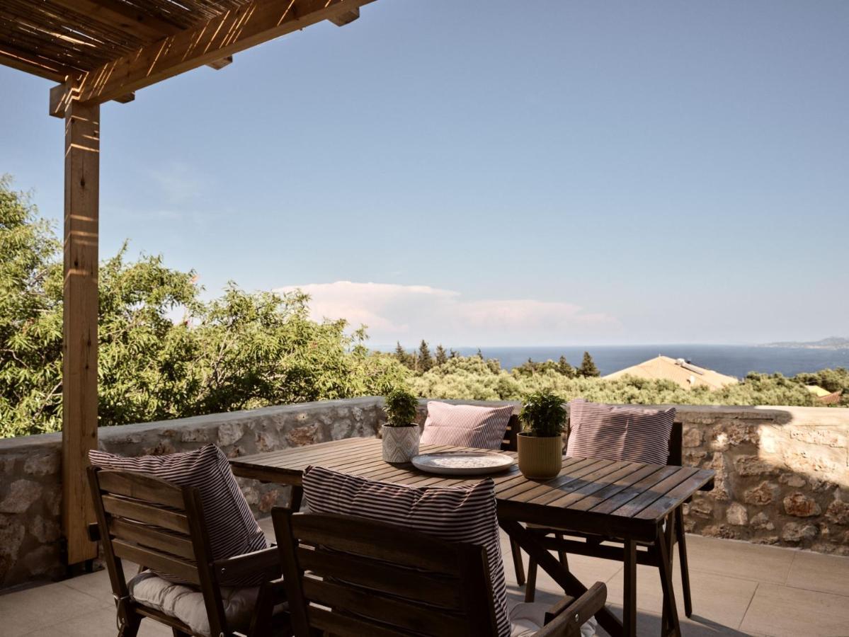 Semesterbostad Dounias Village - Traditional Architecture & Modern Luxury Koríthion