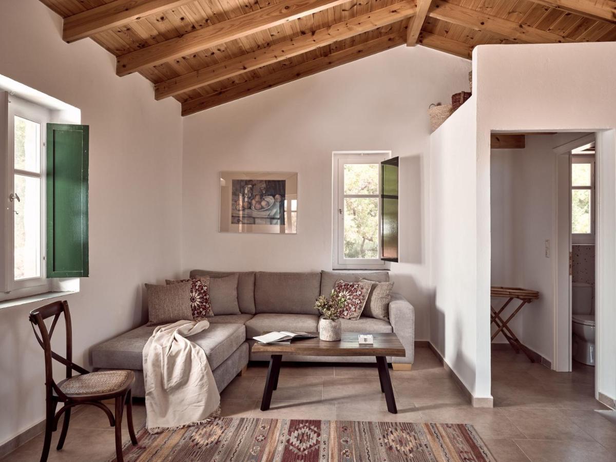 Semesterbostad Dounias Village - Traditional Architecture & Modern Luxury