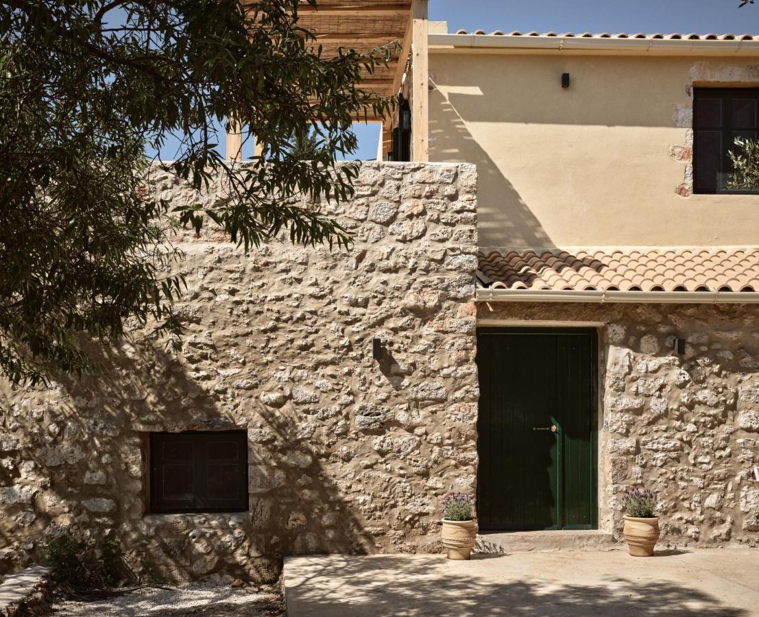 Semesterbostad Dounias Village - Traditional Architecture & Modern Luxury *