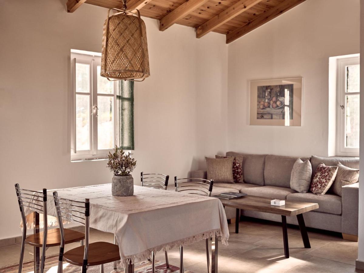 Dounias Village - Traditional Architecture & Modern Luxury Semesterbostad Koríthion