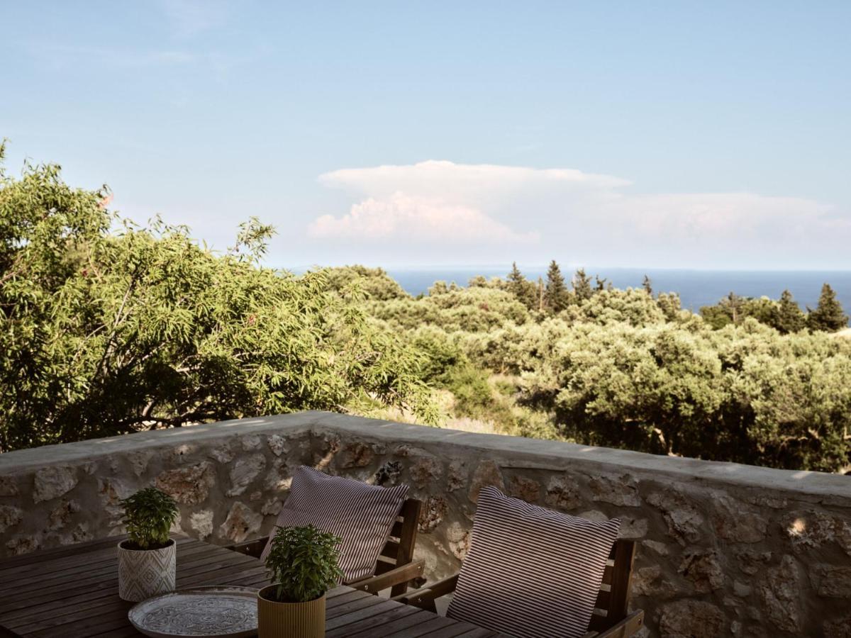 Semesterbostad Dounias Village - Traditional Architecture & Modern Luxury *
