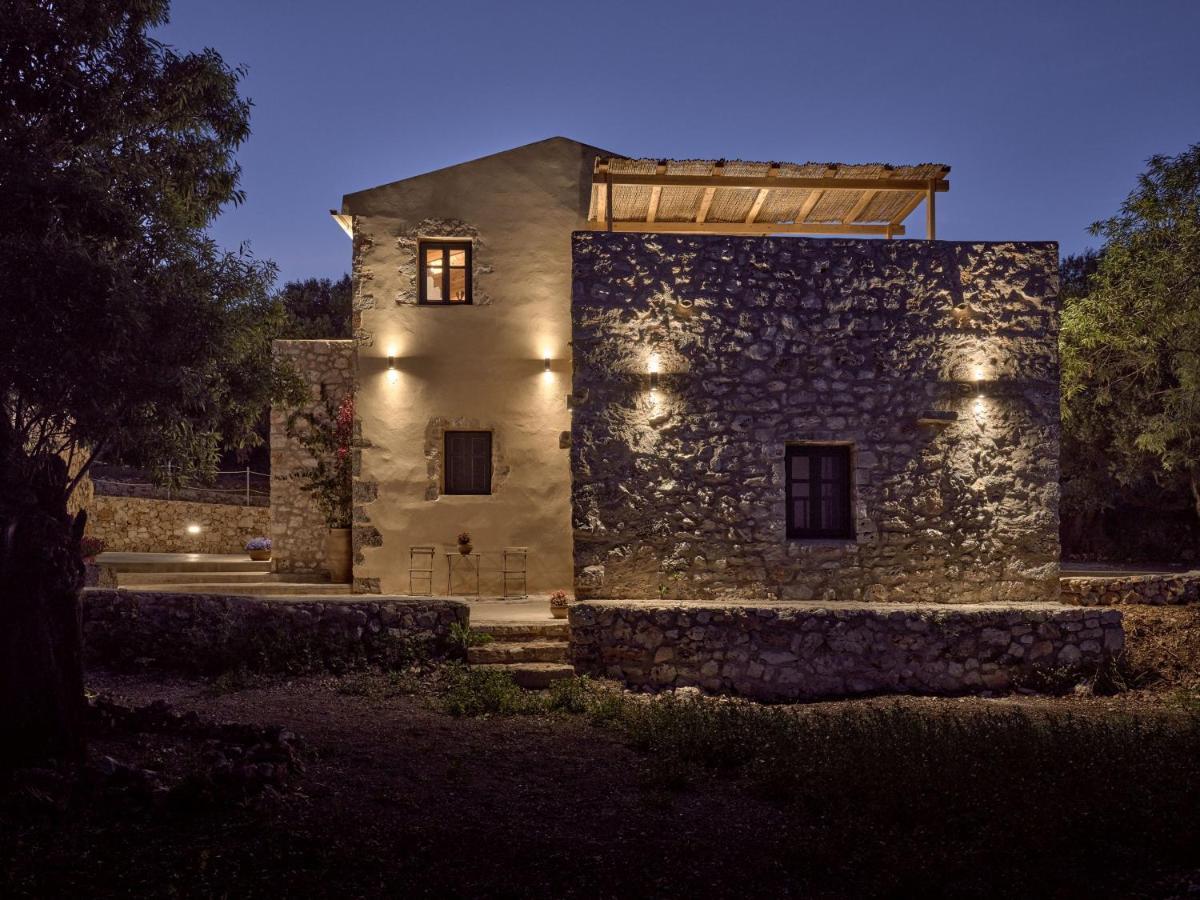 Dounias Village - Traditional Architecture & Modern Luxury Semesterbostad Koríthion