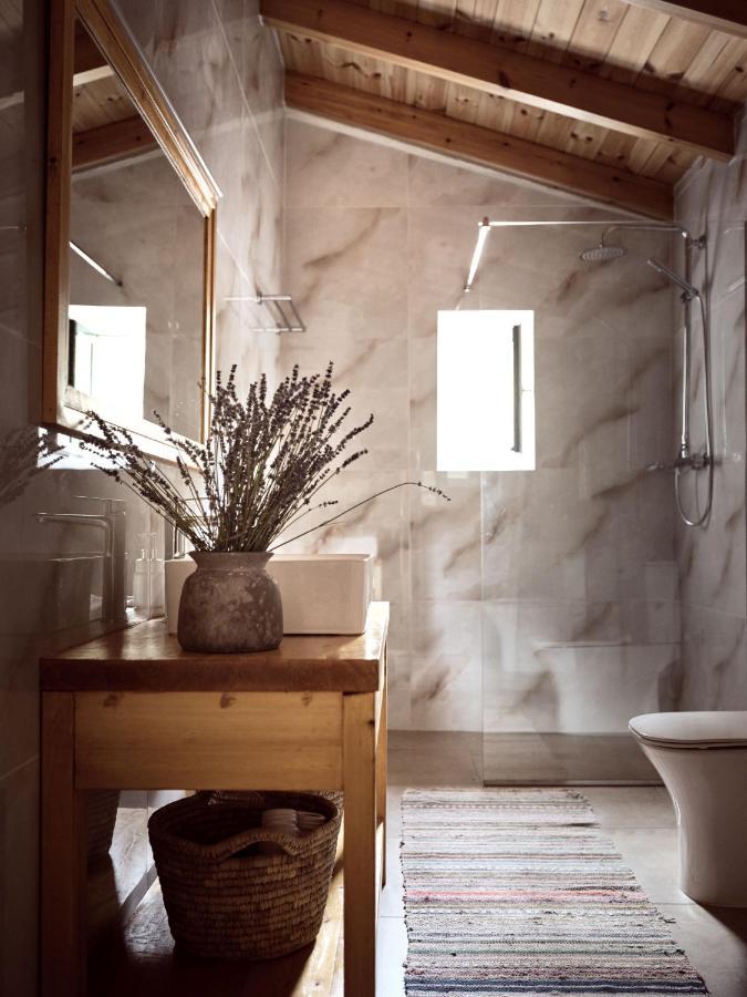 Semesterbostad Dounias Village - Traditional Architecture & Modern Luxury *