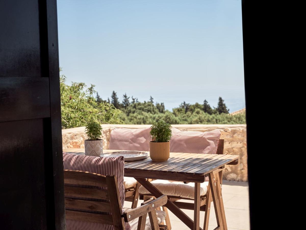 Dounias Village - Traditional Architecture & Modern Luxury Semesterbostad *